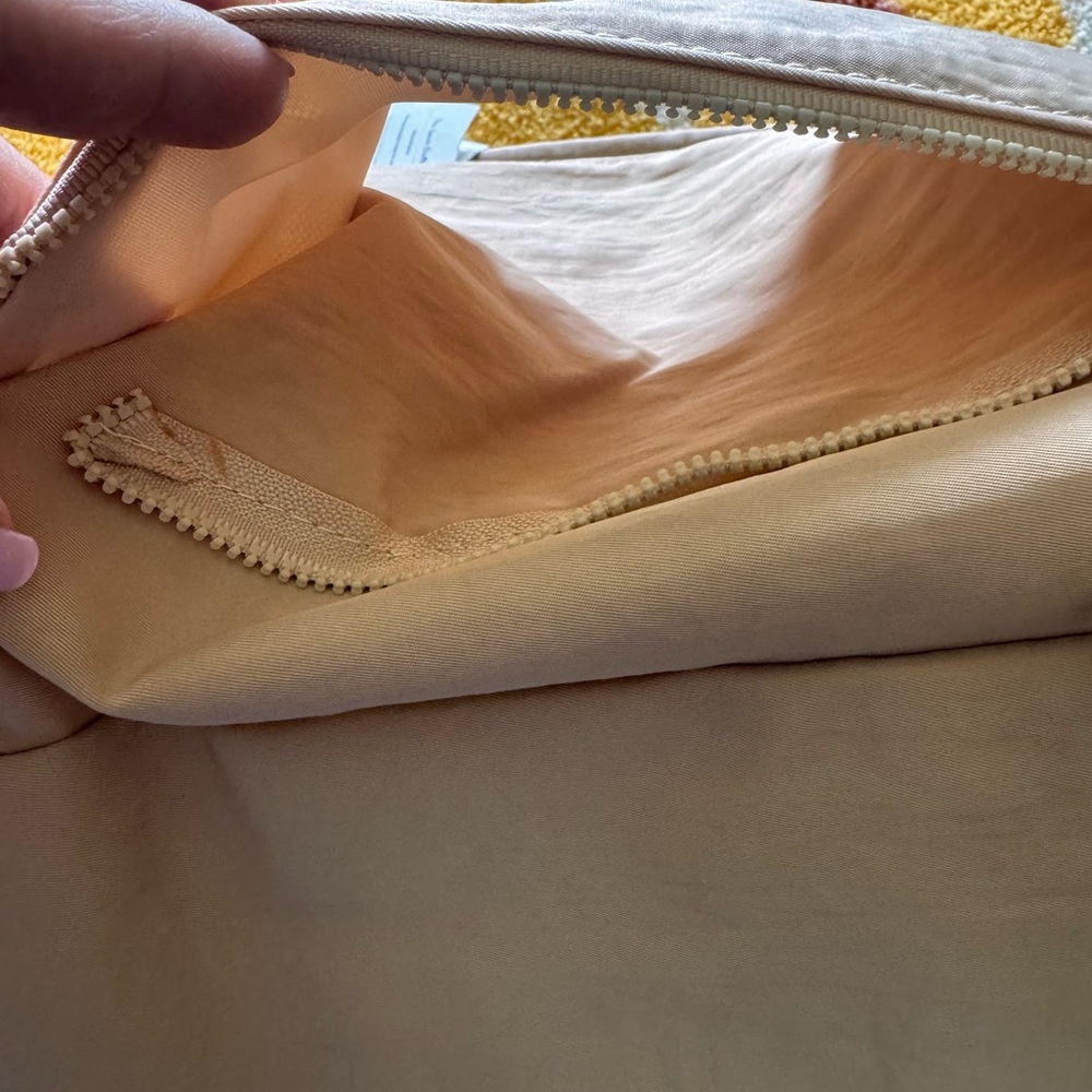 BEIS Sport Duffle - Picture 14 of 14